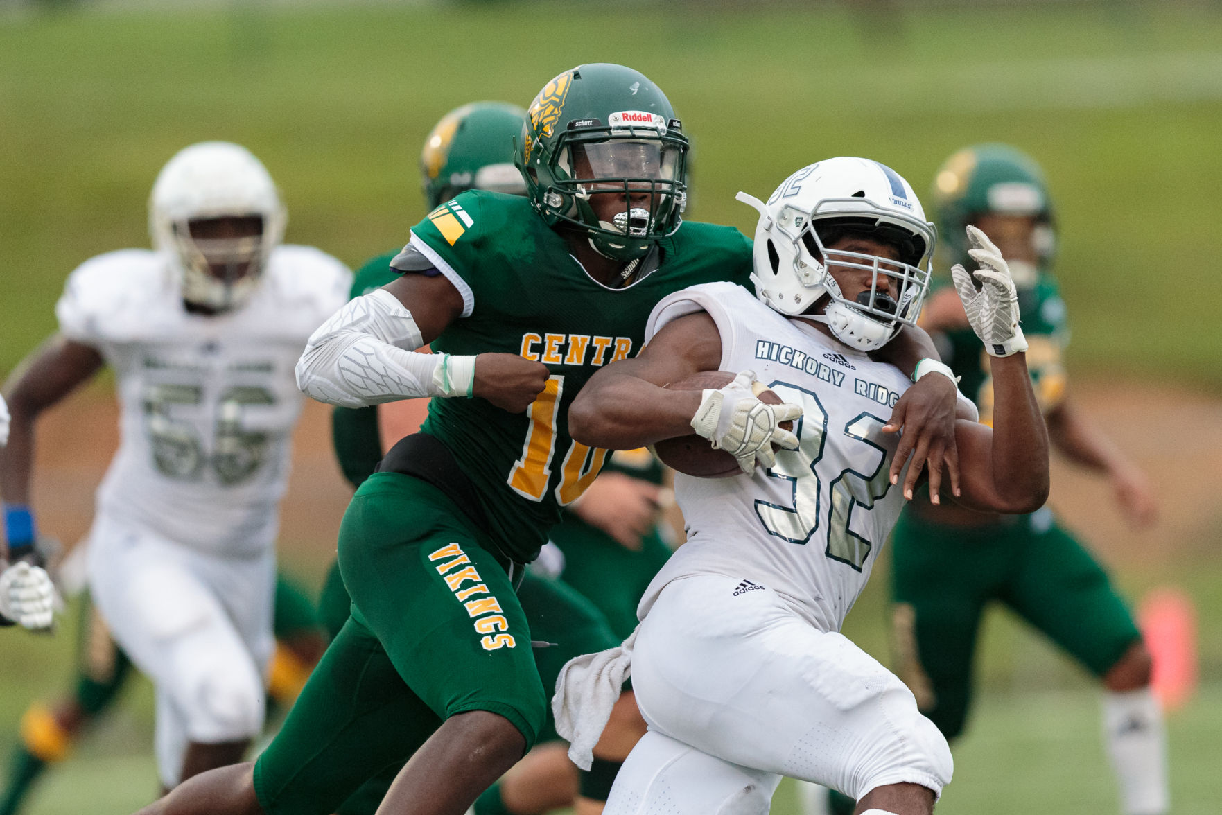 The Ragin' Bulls come from behind in the Battle of the Horns to defeat the Vikings 27-20.